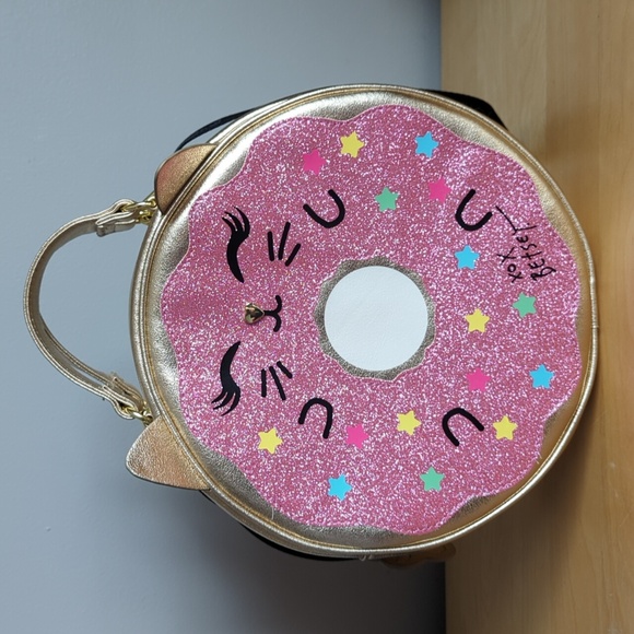 Betsey Johnson Handbags - Betsey Johnson Cat Donut Lunchbox, Insulated Lunch Tote Purse EUC